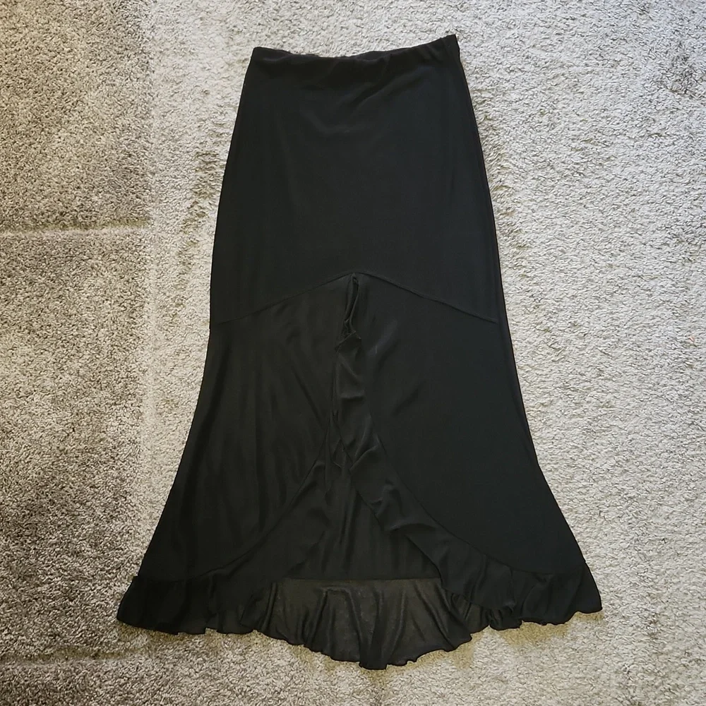 Front slit skirt - Picture 1 of 3